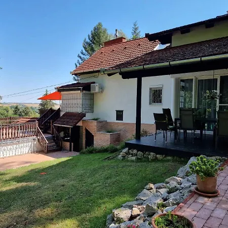 P10 Nyaralo Holiday home *